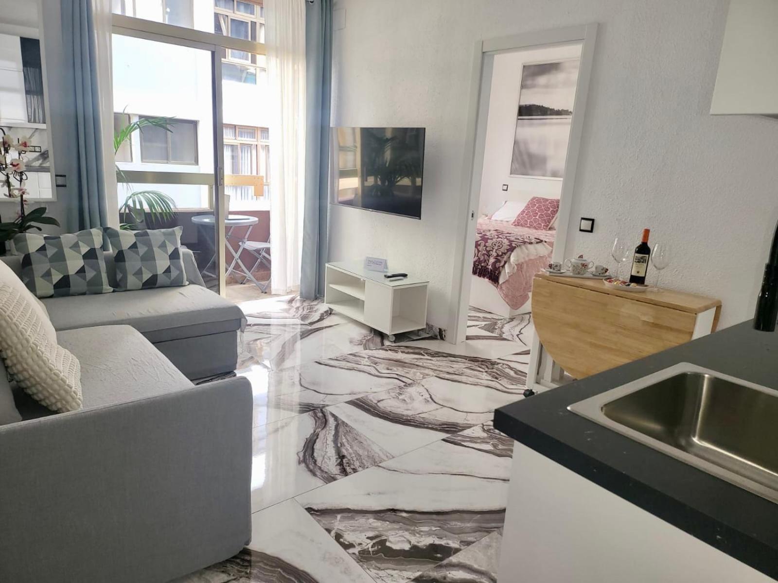 2 Bedrooms Flat + Balcony + Parking At Las Canteras Beach ラスパルマス・デ・グランカナリア エクステリア 写真