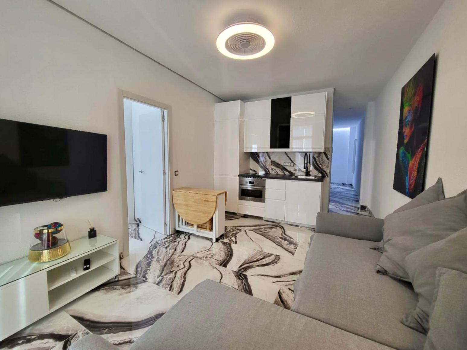 2 Bedrooms Flat + Balcony + Parking At Las Canteras Beach ラスパルマス・デ・グランカナリア エクステリア 写真
